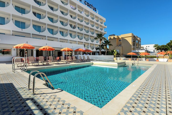 Hotel Pool