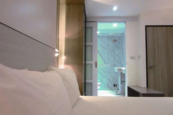 Room 5 of 39