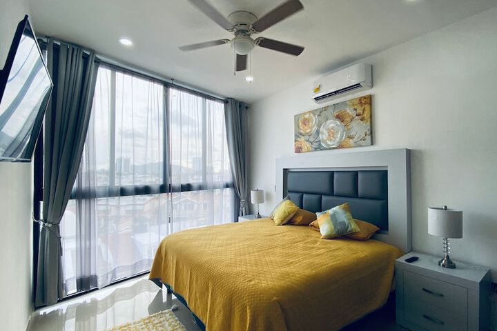 Room 6 of 99