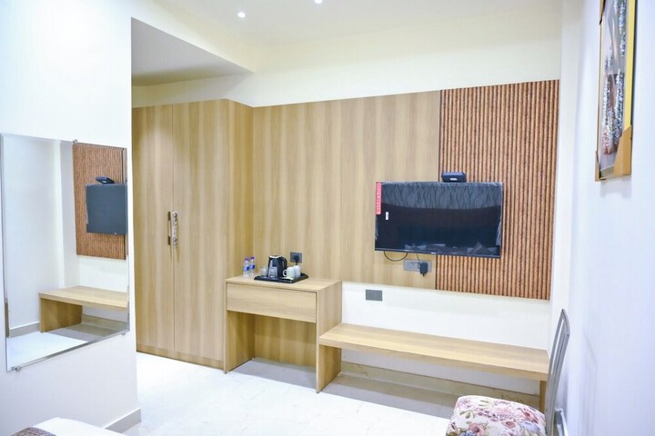 Room 4 of 13