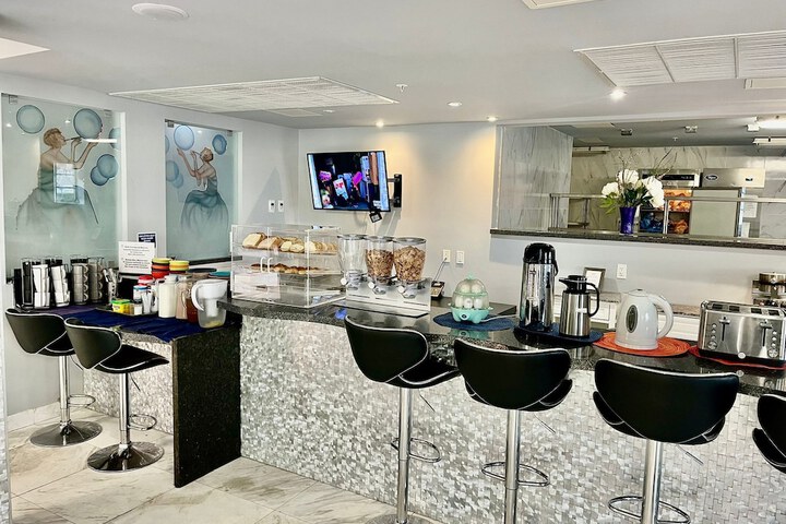 Breakfast/Coffee Service 72 of 94