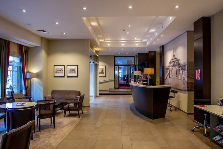Entrance & Lobby