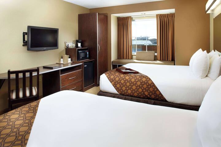 2 Queen Beds (15 of 18)