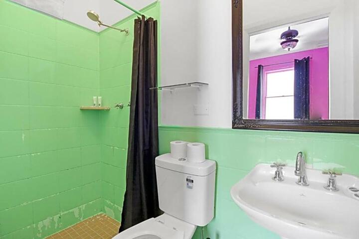 Room 8 of 38