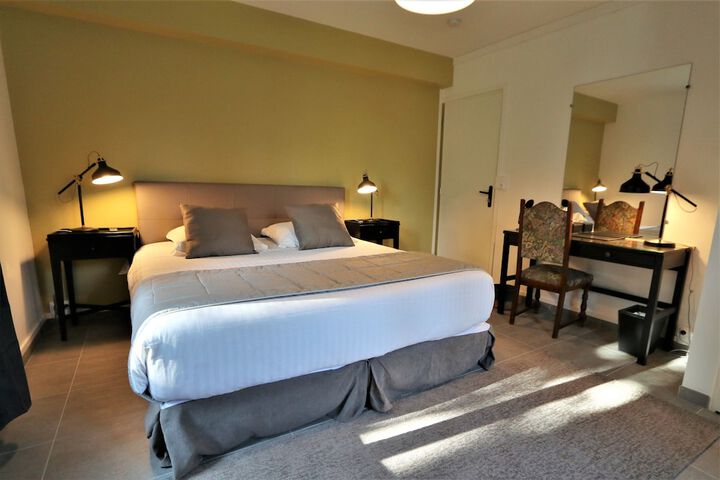 Room 9 of 35