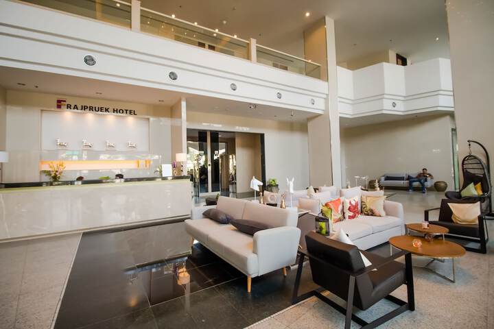 Entrance & Lobby