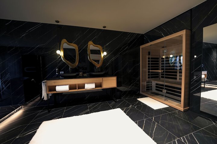 Room 30 of 47