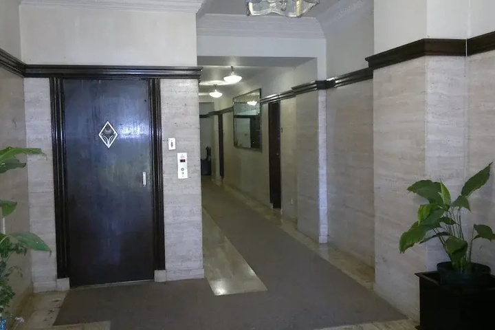 Room 8 of 9