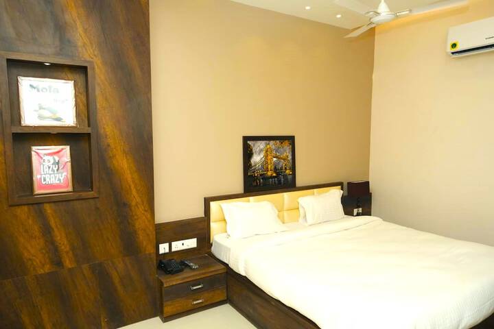 Room 5 of 17