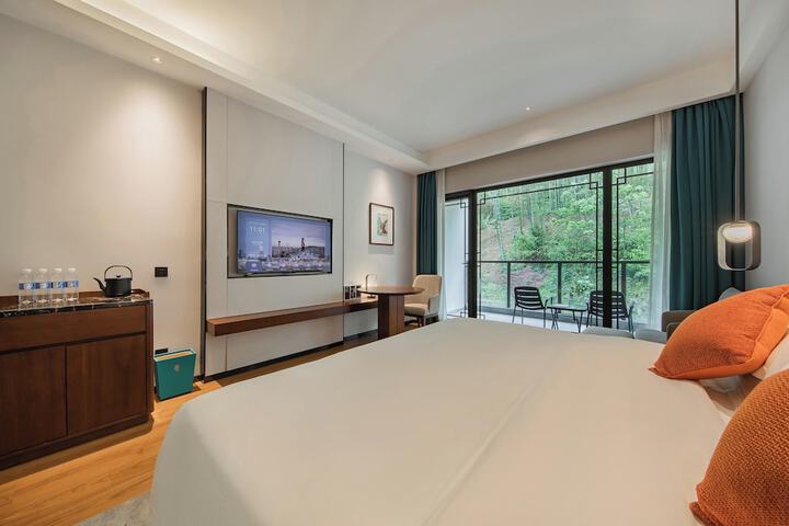 Room 4 of 34