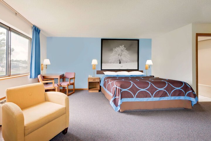 1 King Bed (6 of 14)