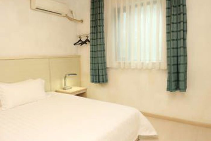 Room 8 of 31