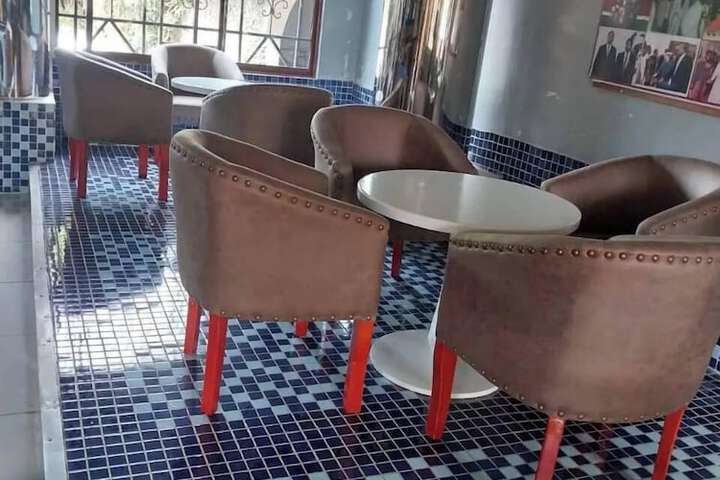 Lounge 16 of 42