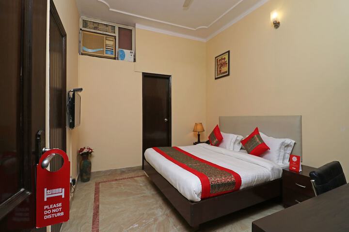 Room 12 of 18