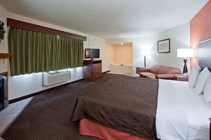 1 King Bed (2 of 30)