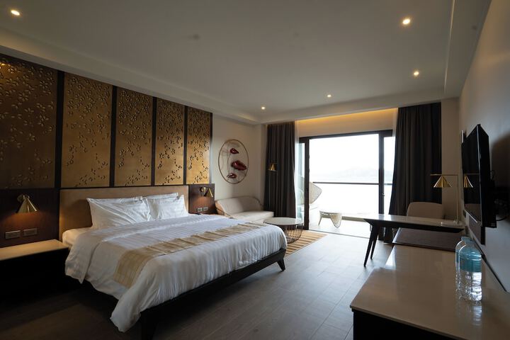 Room 10 of 113