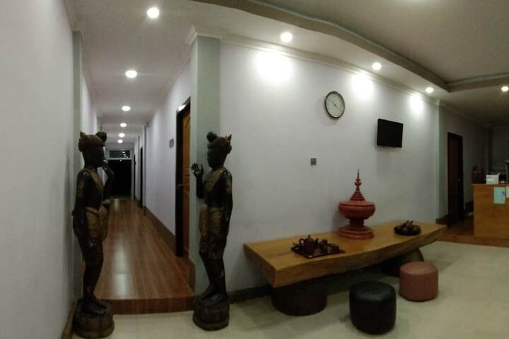Concierge desk