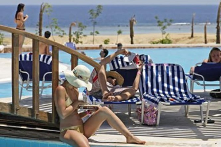 Hotel with Pool