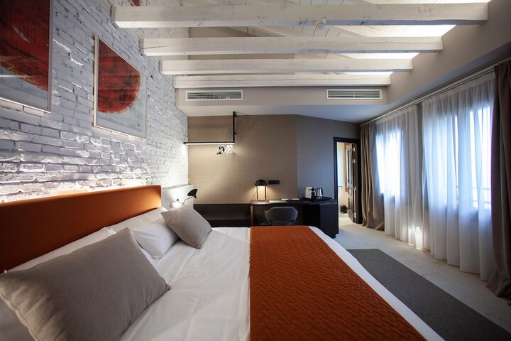 Room 20 of 85