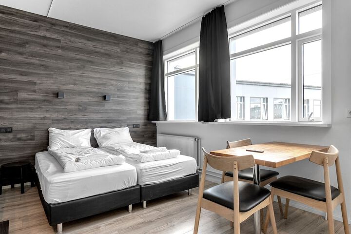 Room 6 of 44
