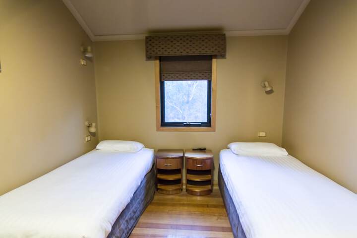 Room 10 of 39