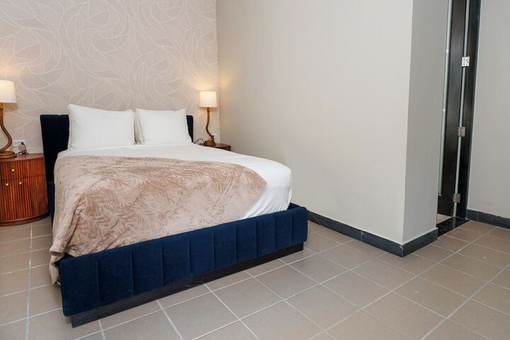 Room 16 of 32