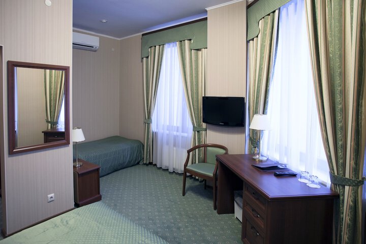 Room 25 of 49