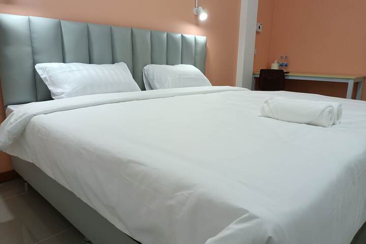 Room 4 of 7