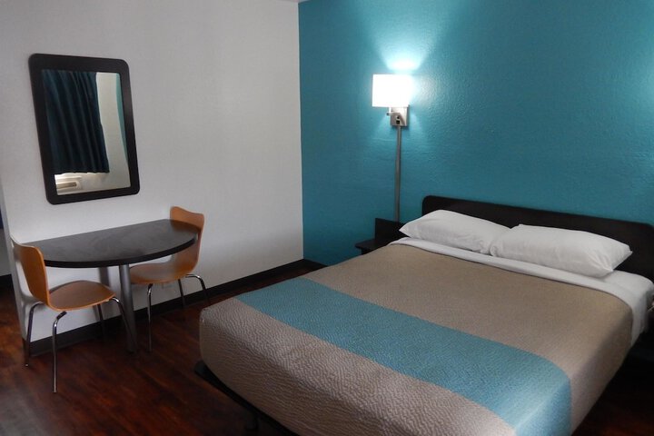 Room 9 of 24