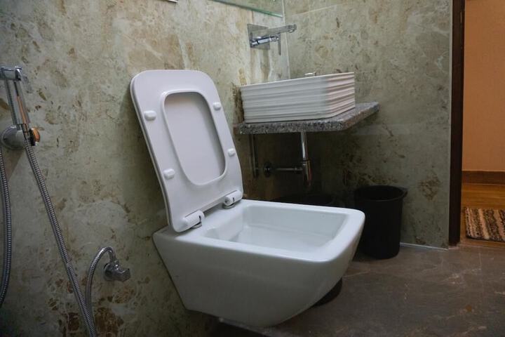 Room 14 of 22