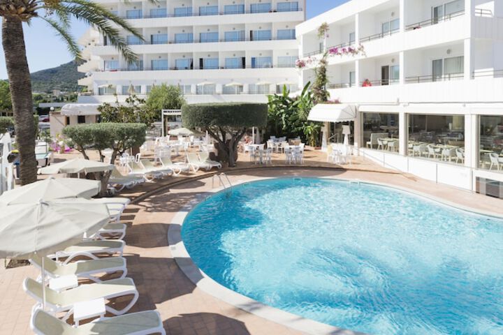Hotel with Pool