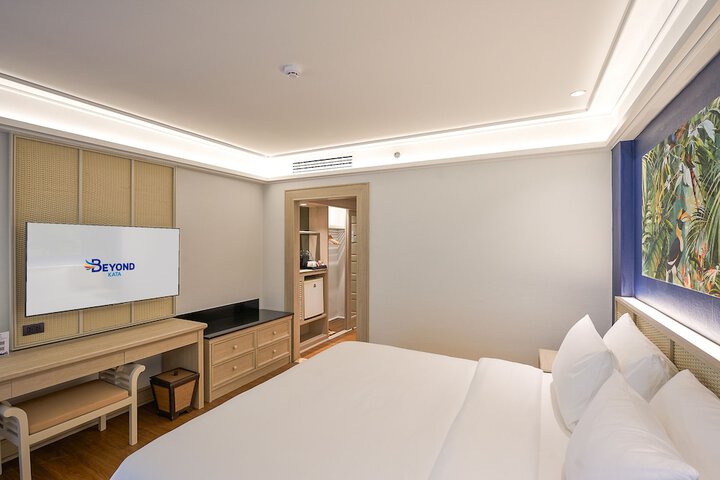 Room 11 of 128
