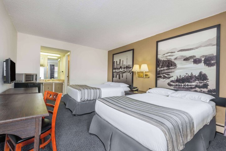2 Double Beds Efficiency Room (1 of 5)