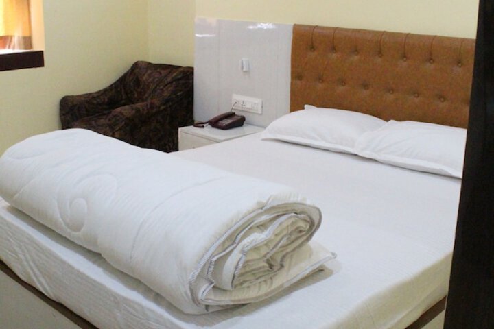 Room 2 of 33