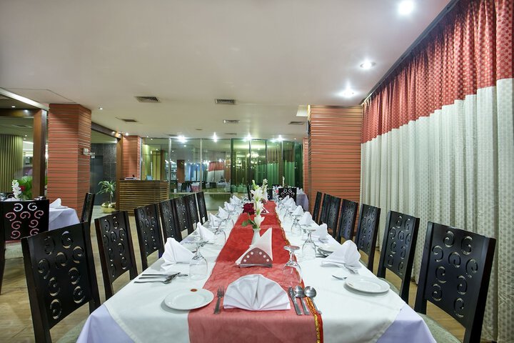 Dining 39 of 65