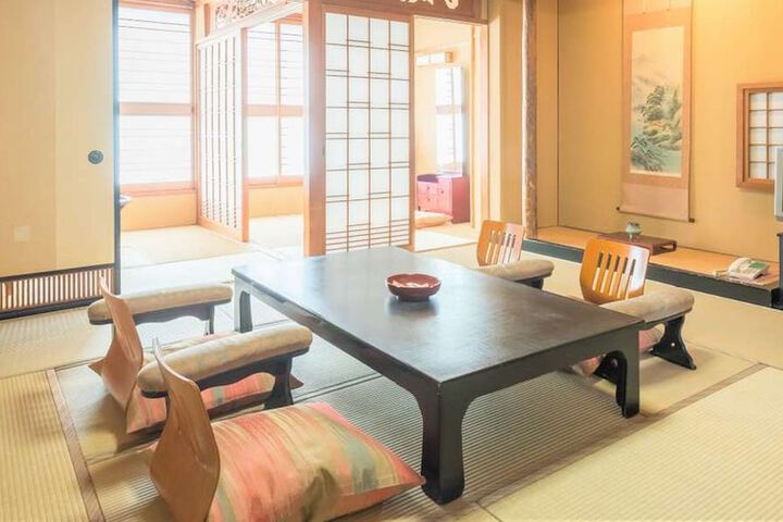 Room 4 of 43