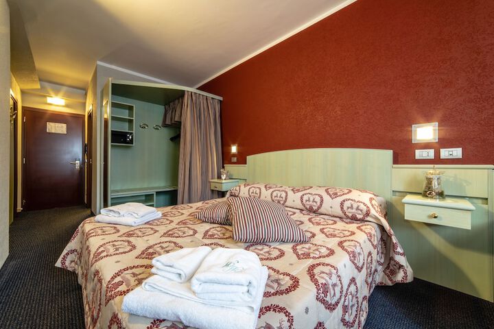 Room 10 of 45
