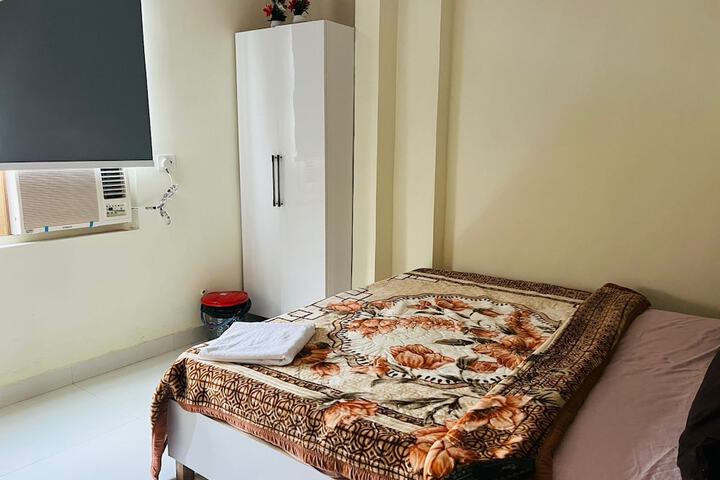 Room 4 of 6