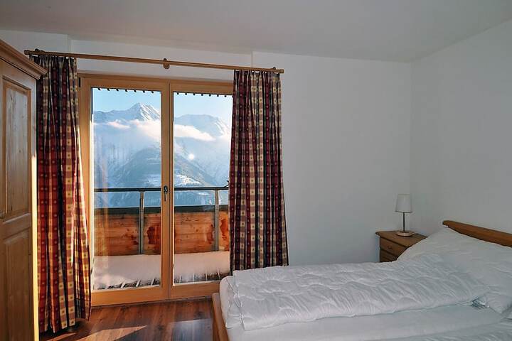 Room 4 of 22