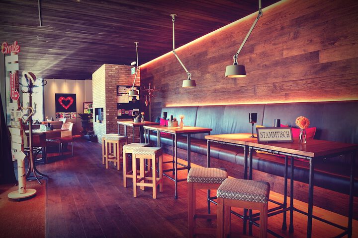 Lounge 61 of 75