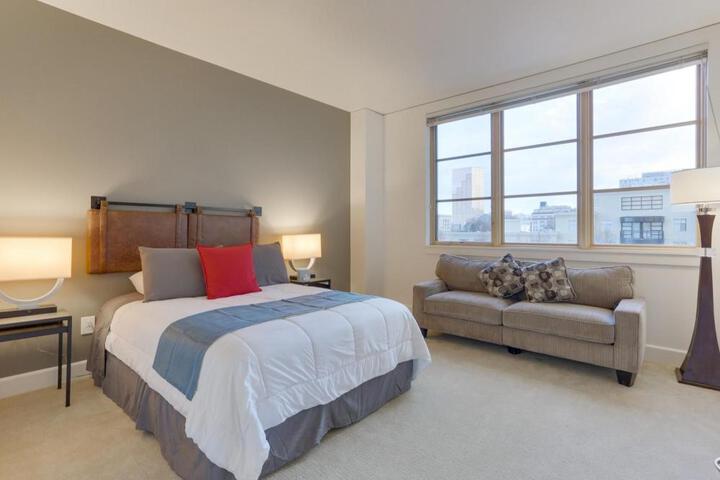 Image of Gorgeous 1BR Apt in the heart of Downtown PDX