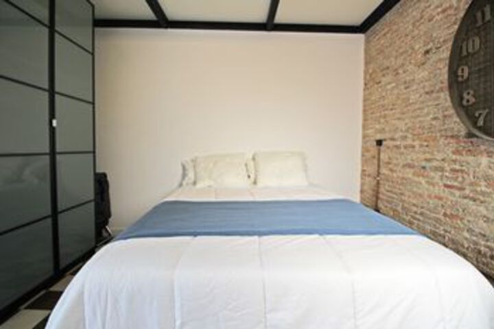 Room 9 of 25