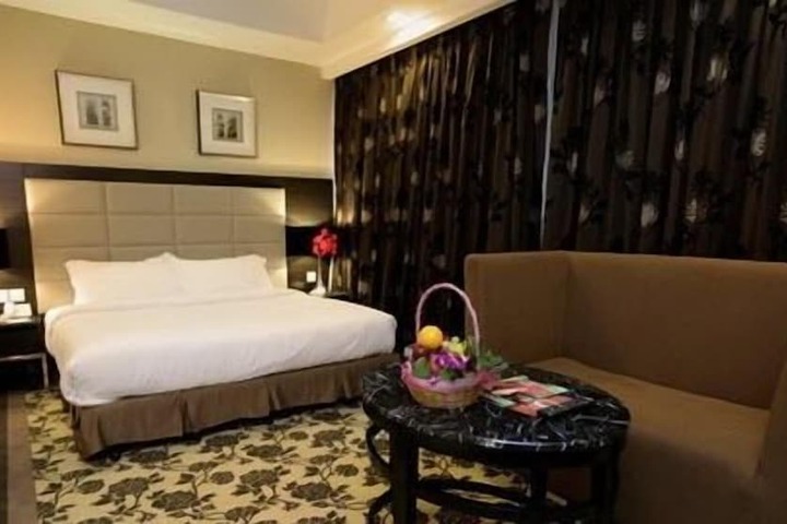 Room 14 of 36