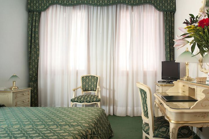 Room 44 of 86