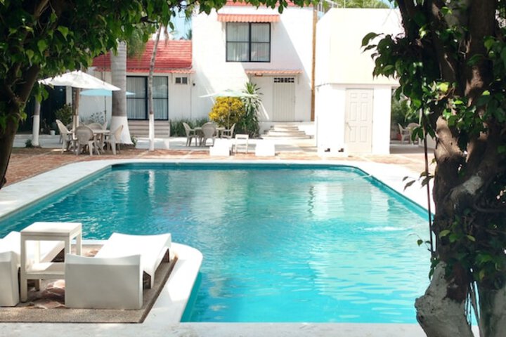 Hotel Pool