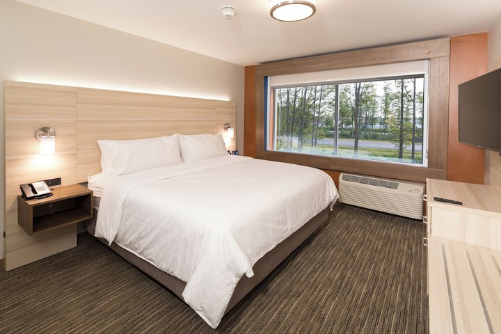Room 9 of 28