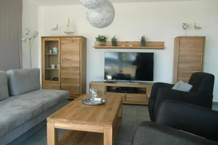 Room 2 of 18