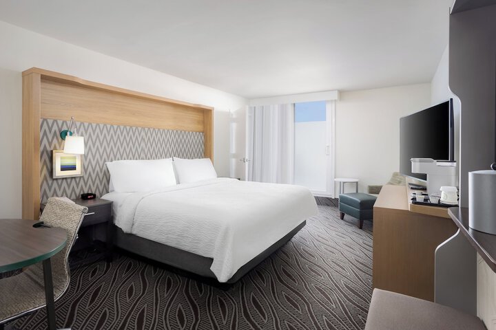 Room 7 of 100