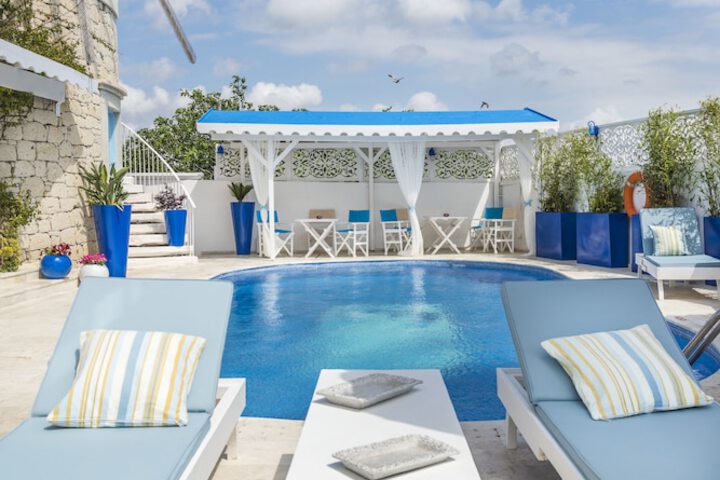 Hotel Pool