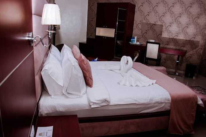 Room 7 of 42